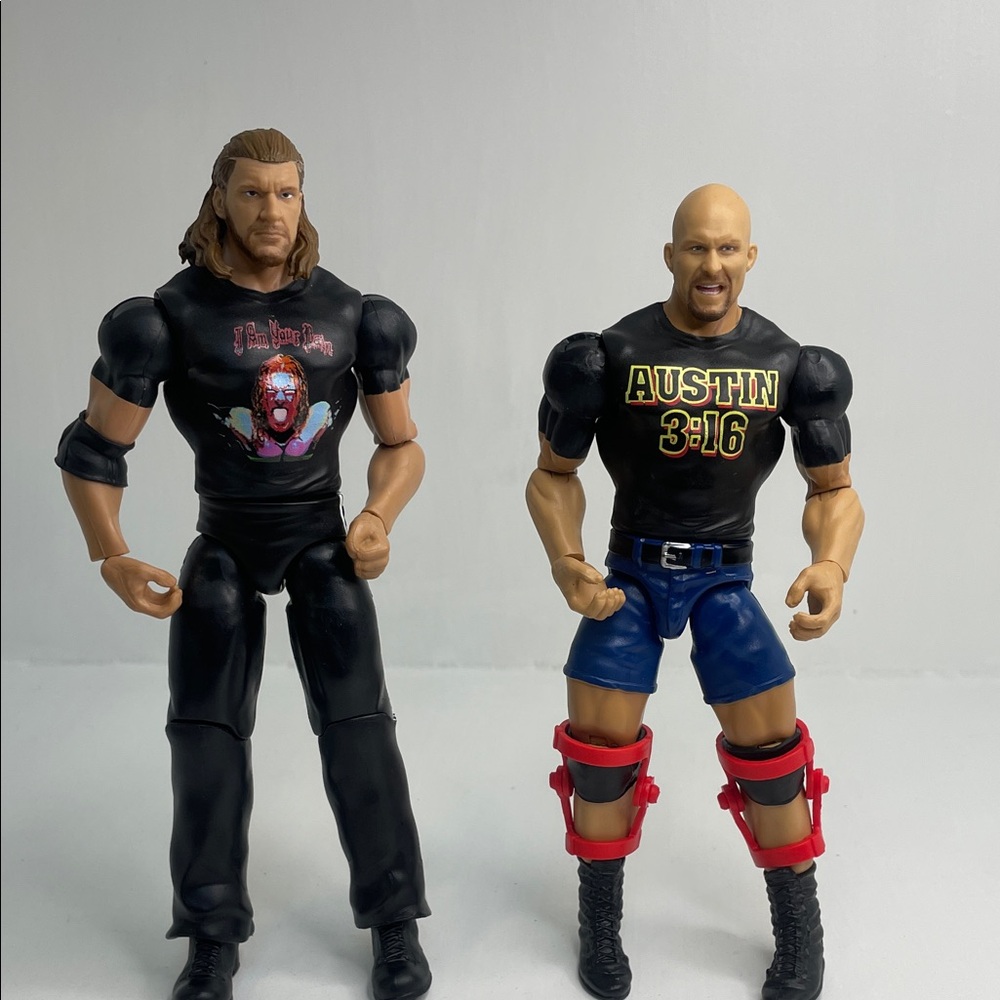 WWE Championship Showdown Triple H vs Stone Cold Steve Austin Action Figures